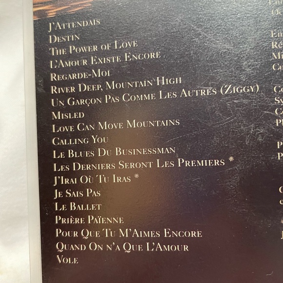 Celine Dion two cassettes of her performing in concert - Picture 3 of 5